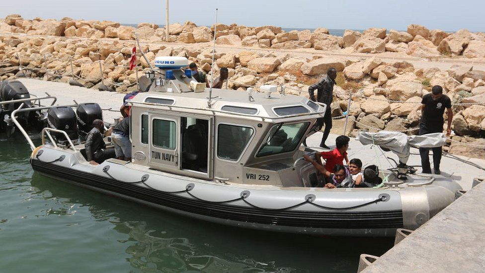 Boat sinks off Tunisia drowning 43
