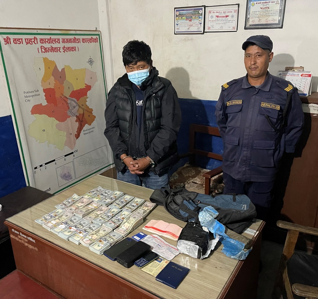 Police arrest man carrying large sum of foreign currency