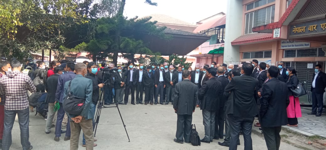 NBA lawyers stage sit-in at SC’s gate to bar suspended CJ Rana from entering