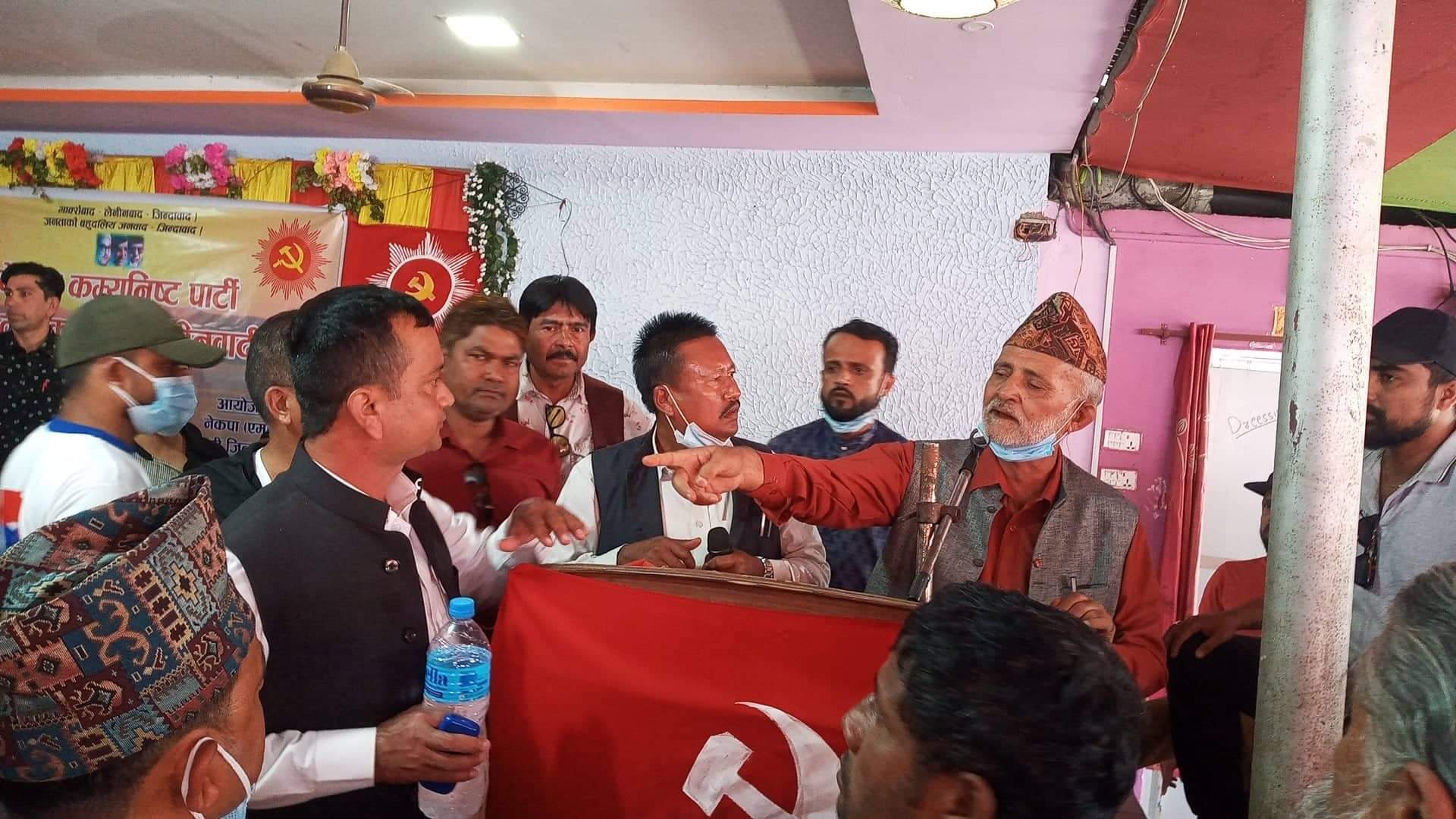 Sunsari UML dispute: Dwarika Chaudhary snatches microphone while Chairperson speaks