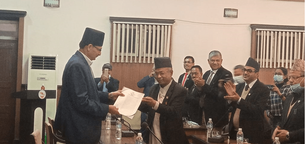 Nepal Bar hands over memorandum to Speaker Sapkota seeking CJ Rana’s impeachment