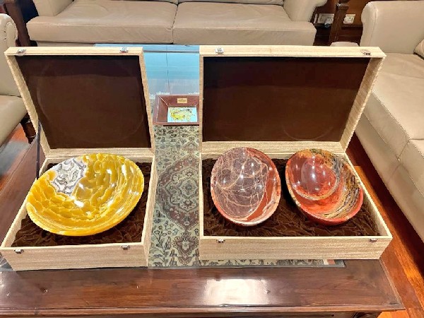 Indian PM Modi gifts Russian President Putin artistic Agate bowls