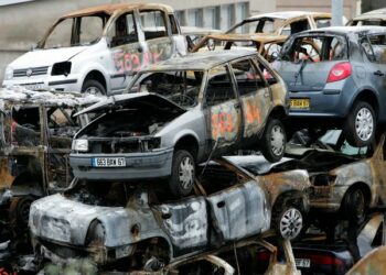 People in France set-ablaze 874 cars on new year’s eve as part of tradition