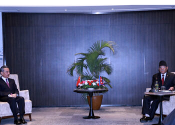 Maoist Center Chair Prachanda and Chinese Foreign Affairs Minister Wang hold meeting