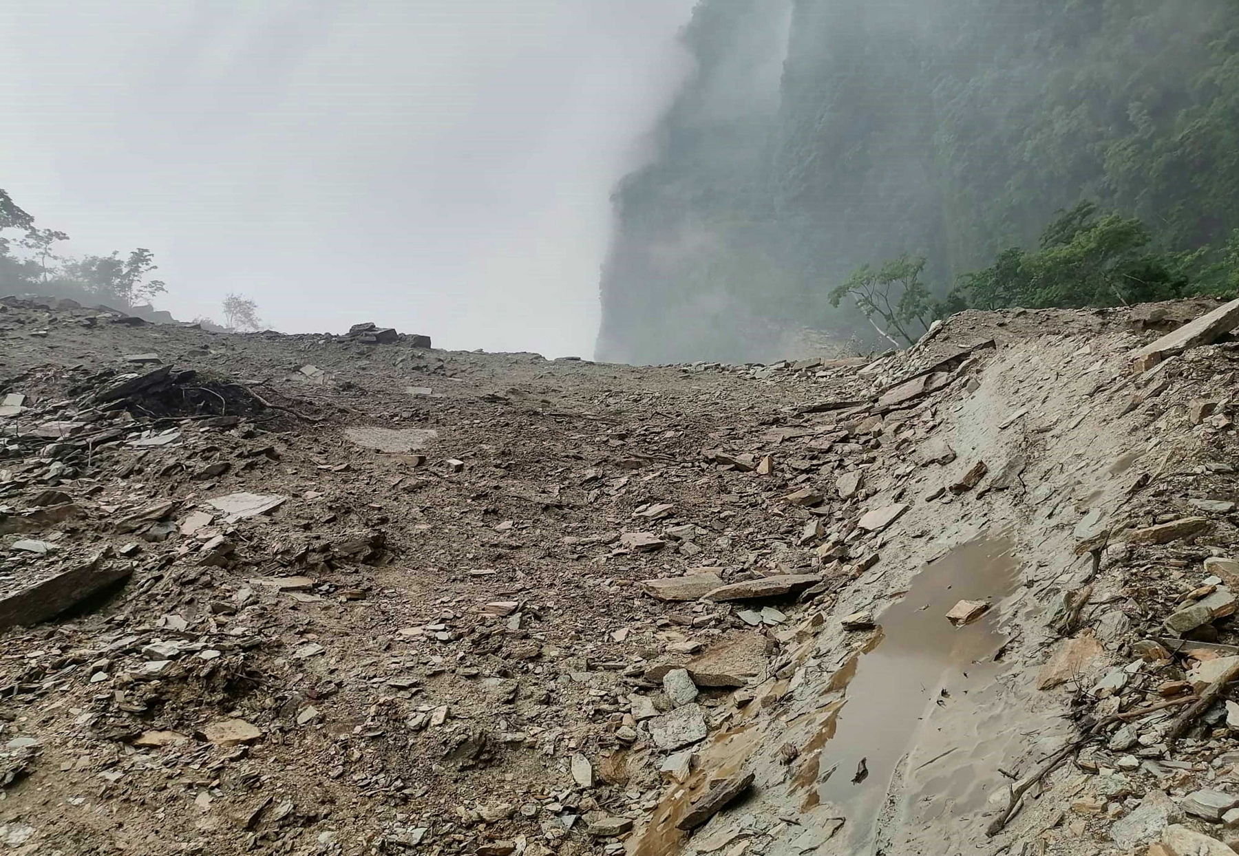 Landslide obstructs North-South Road in Sankhuwasabha