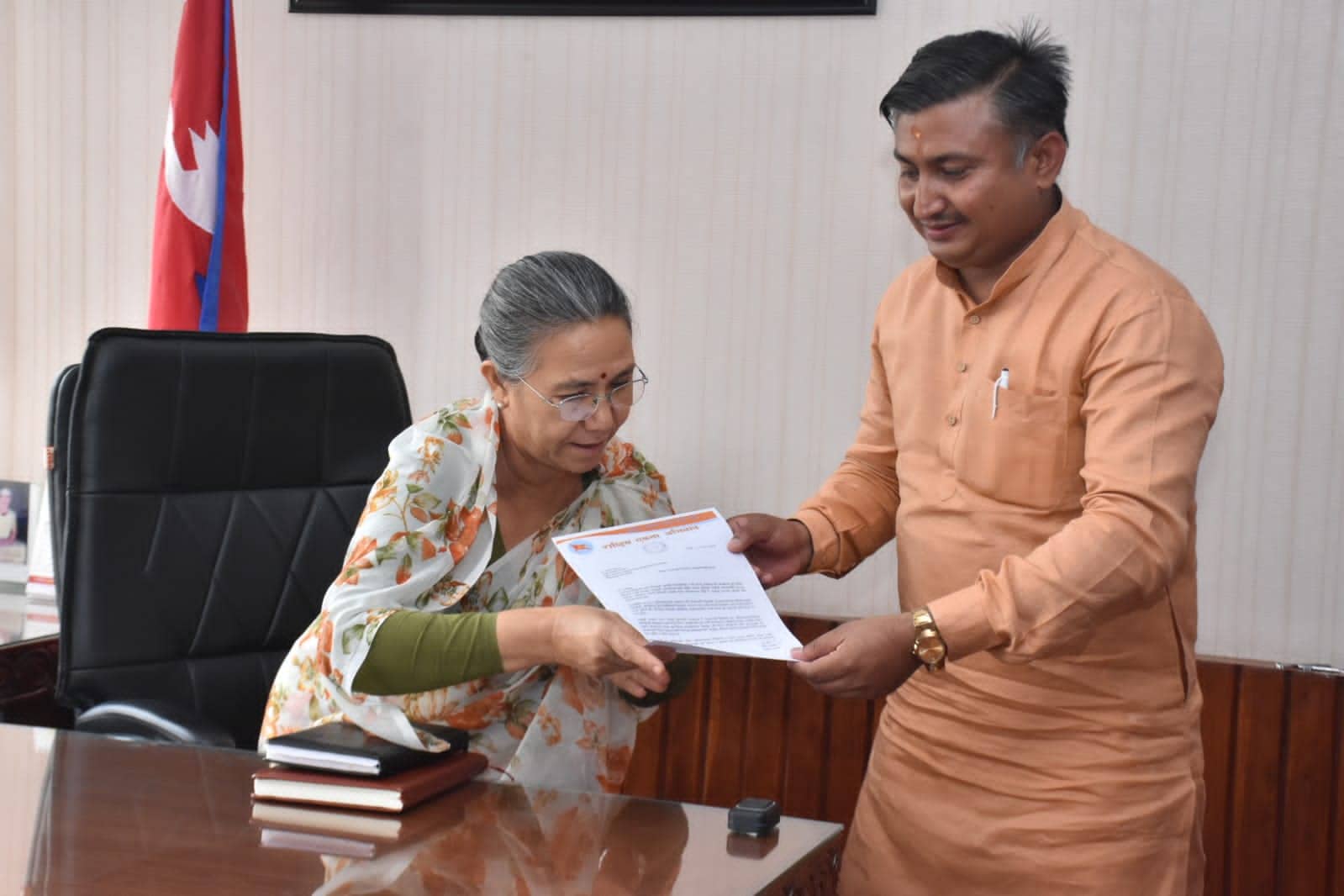 Rastriya Ekata Abhiyan submits memo to Minister Shrestha demanding to claim back China-encroached land