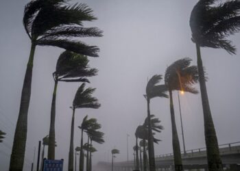 Hurricane Ian moves across Florida after powerful landfall