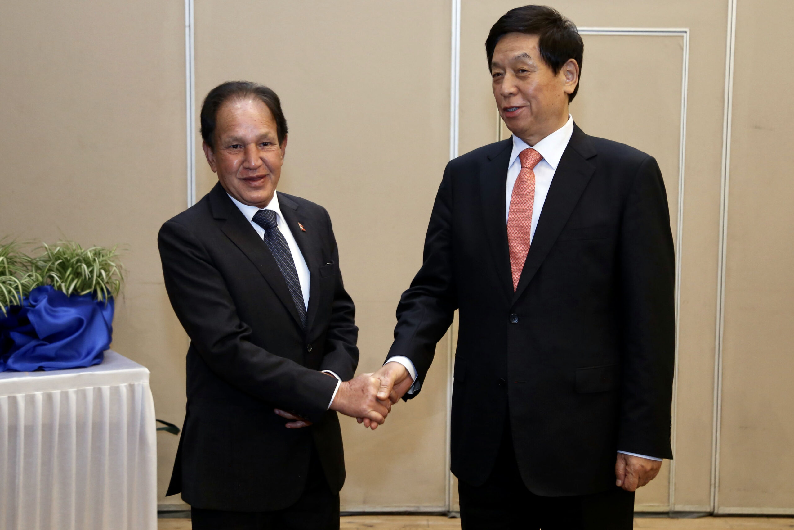 NPC Chairman Li holds talks with Foreign Minister Khadka