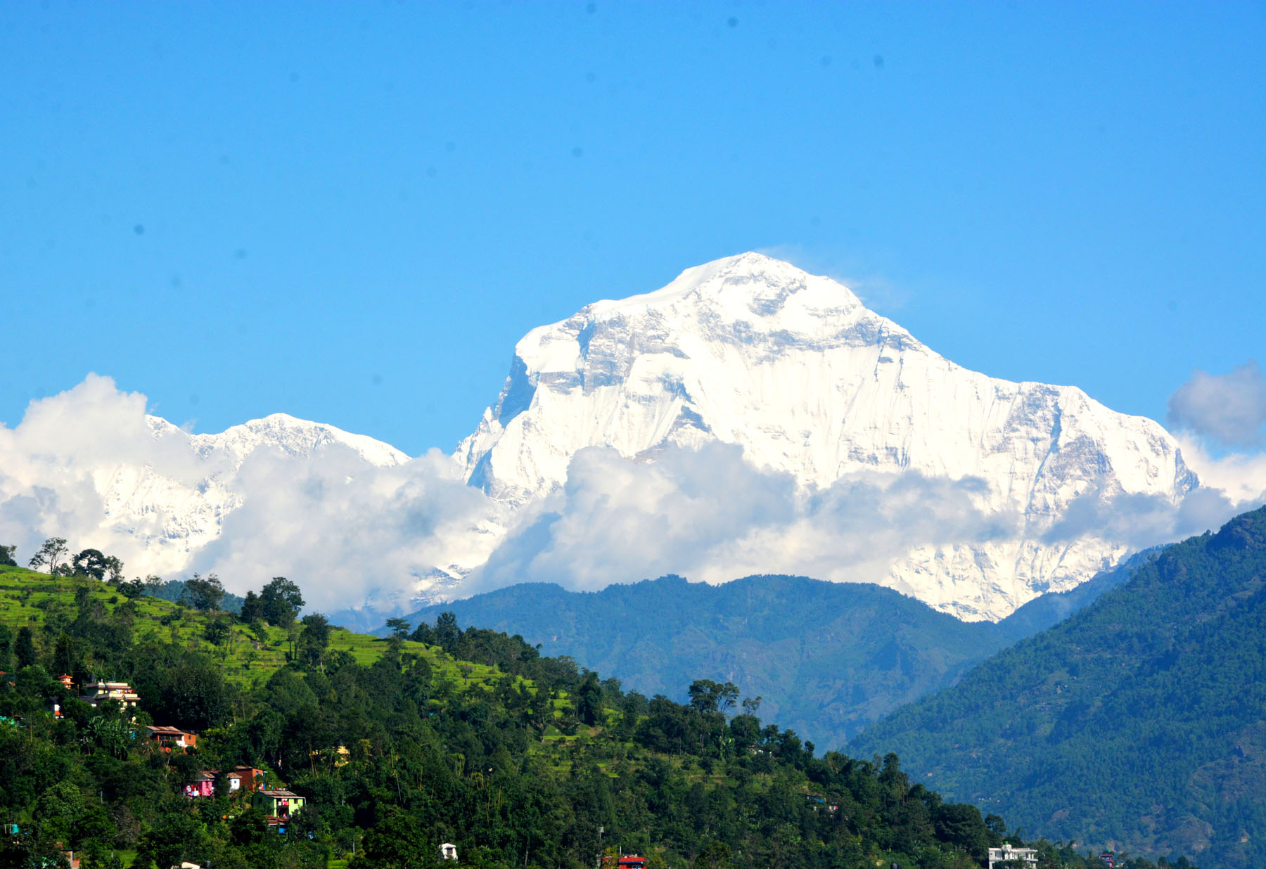 Nine guides, porters in Dhaulagiri avalanche rescued