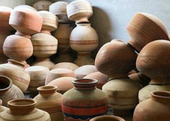 Demand for earthen pots high with approaching Chhath festival