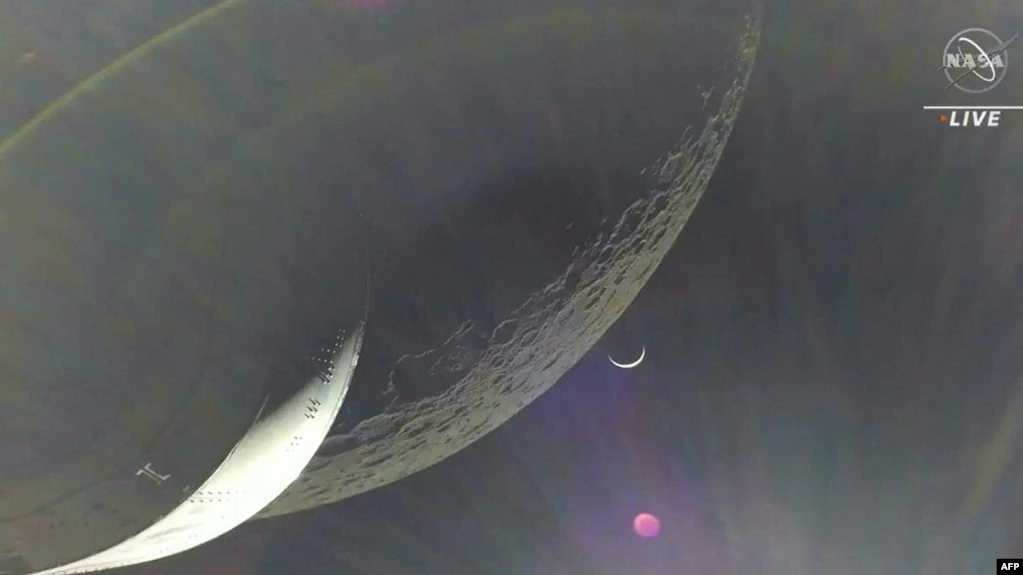 NASA’s Orion Spaceship slingshots around moon, heads for home
