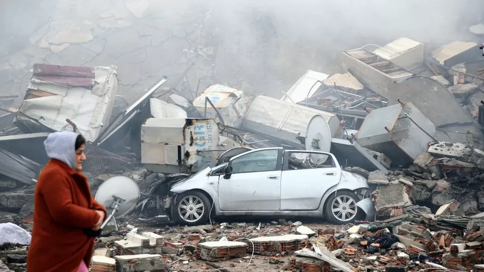 Turkey earthquake: Over 3,500 killed, rescuers work through night