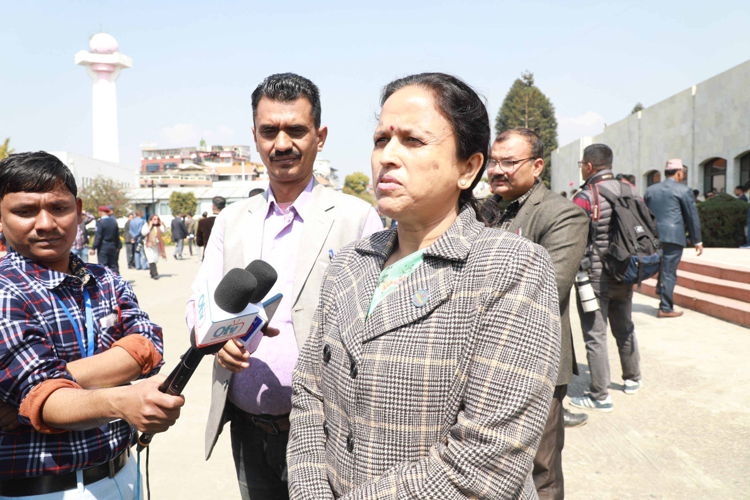 Minister Sharma provides relief materials to quake-affected journalists