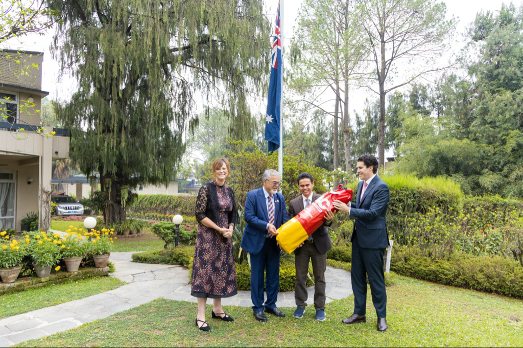 Australian Minister hands over rescue equipment to HRA