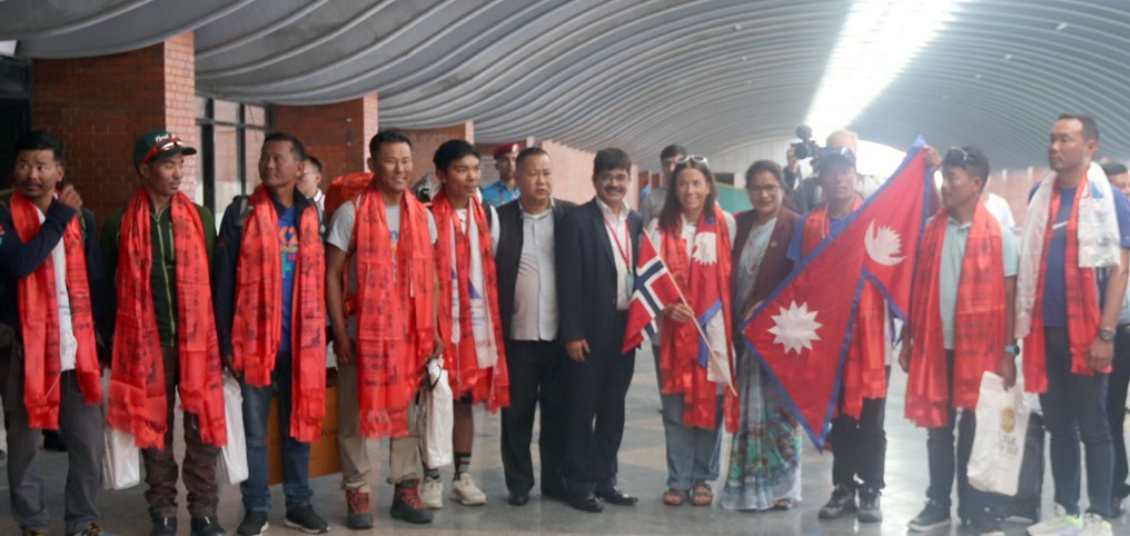 Mountaineers Harila, Sherpa receive grand welcome at TIA