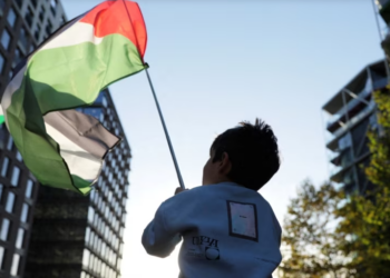 Hundreds of thousands march in London for Palestinians