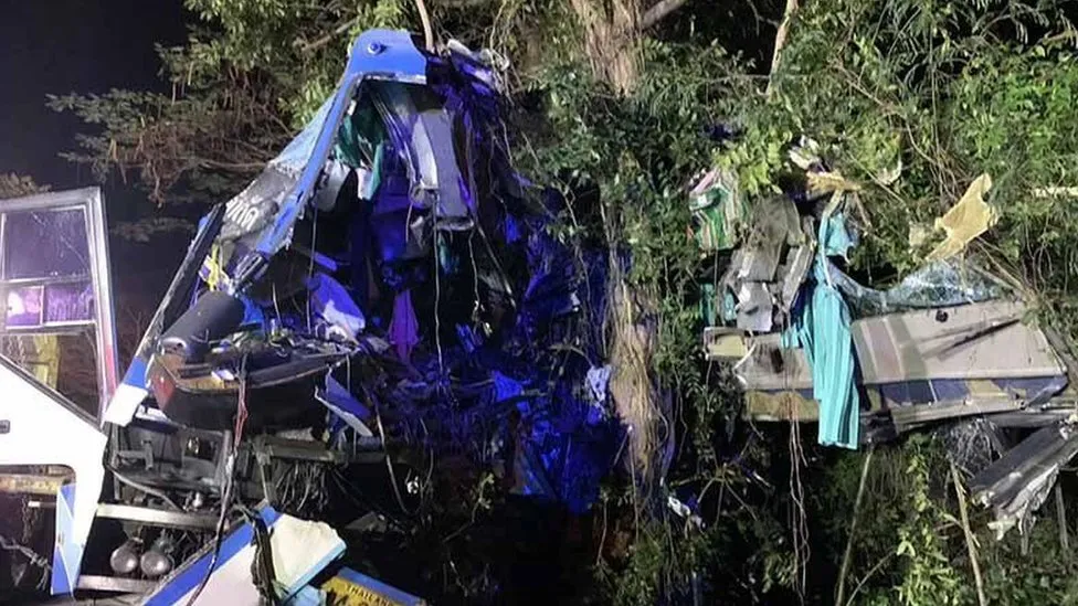 Thailand: Bus crash kills 14 and splits vehicle in half