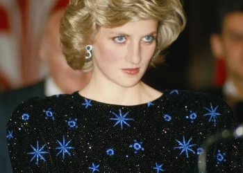 Princess Diana dress sells for record £900,000 at auction