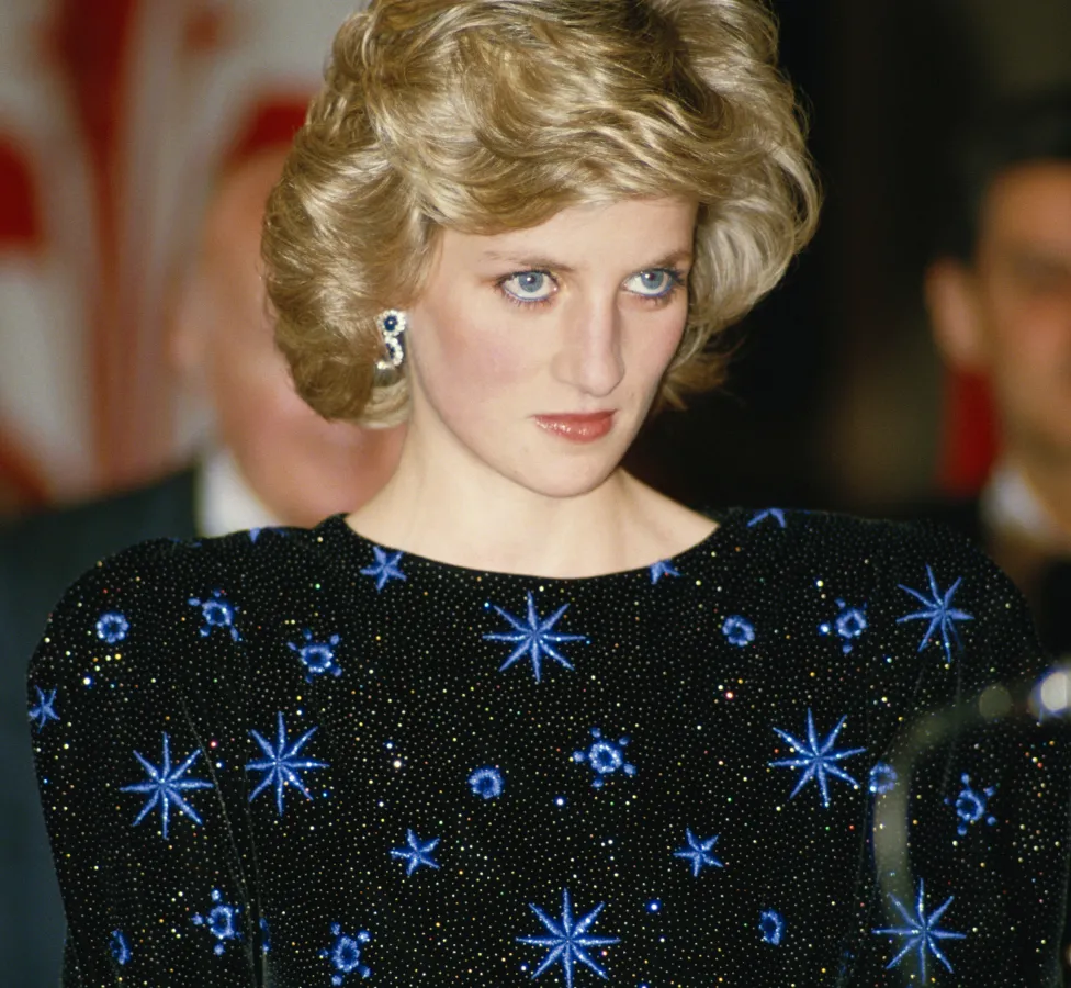 Princess Diana dress sells for record £900,000 at auction