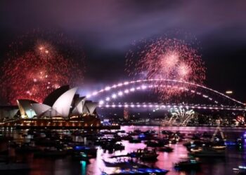 Sydney welcomes in 2024 with spectacular fireworks display (Photos)