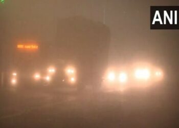 Layer of thick fog shrouds Delhi-NCR, visibility reduced