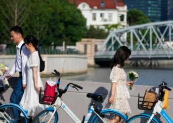 China faces record high unmarried rate among young people