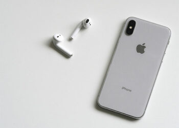 Budget-friendly, enhanced AirPods Max expected in fall 2024