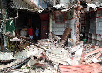KMC demolishes illegal structures at Gaushala (Photos)