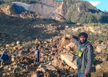 More than 100 feared dead in Papua New Guinea landslide