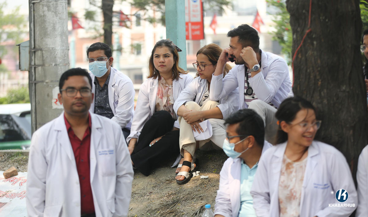 Nurses across Nepal halt services for 2 hours demanding minimum wage