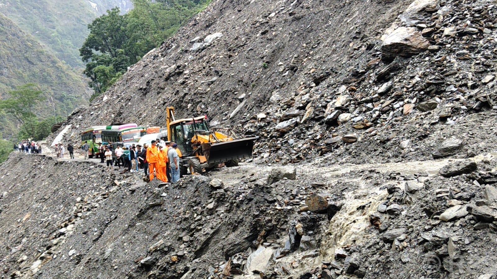 Landslide Blocks Beni-Jomsom Road in Myagdi, Disrupting Traffic